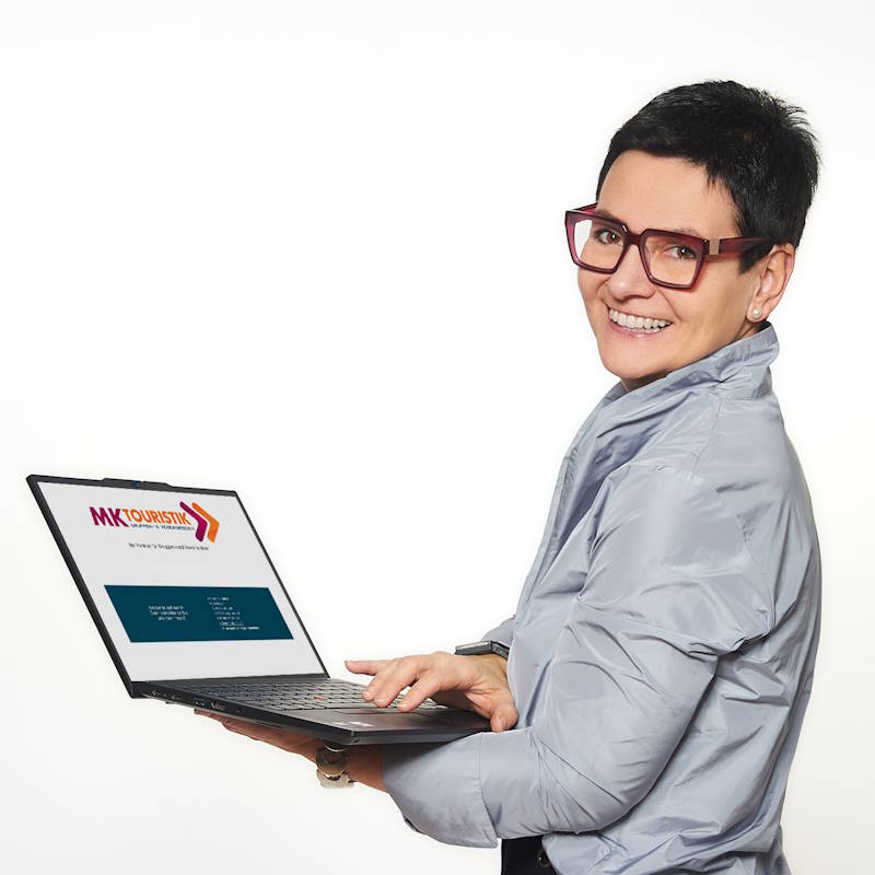 Bild von Maria Kogler mit Laptop